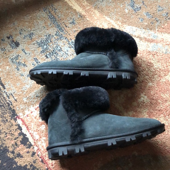 Women’s size 10 Kirkland Signature black wool lining slip on ankle boots - Picture 3 of 8